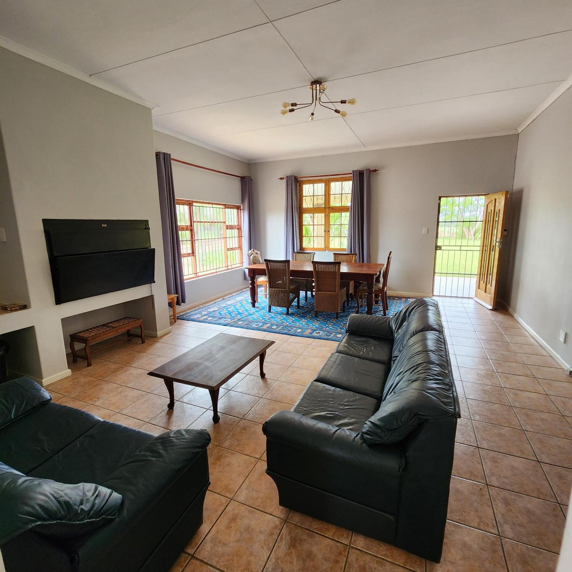 Karoo Leeu Self Catering Villa Oudtshoorn Luaran gambar